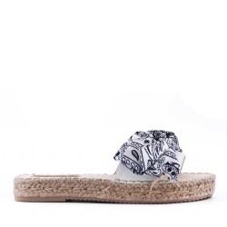 Flat sandals in a material mix for women