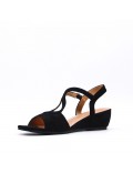 Wedge sandal in faux suede