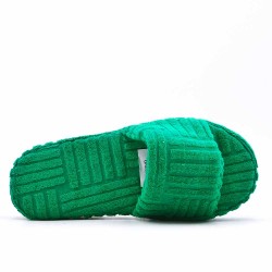 Sandalias planas en una mezcla de materiales para mujeres