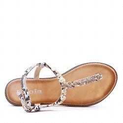 Flat sandals in leather for women