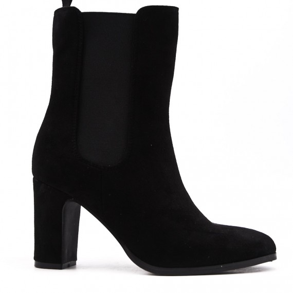 Ankle boot in faux suede