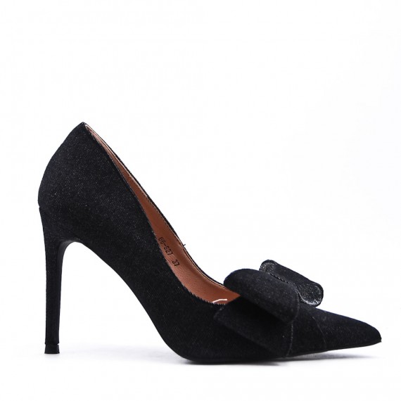 Leatherette pump with heels