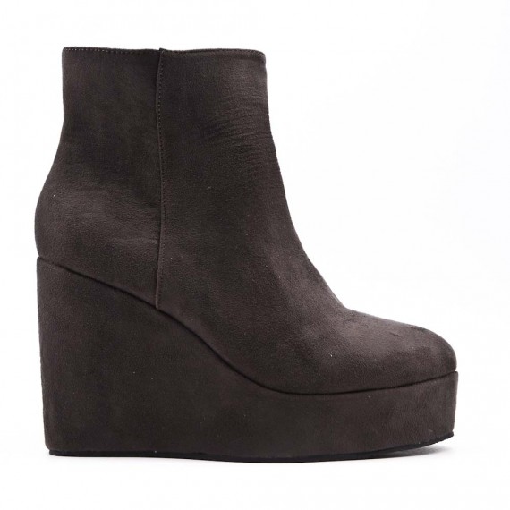 Ankle boot in faux suede