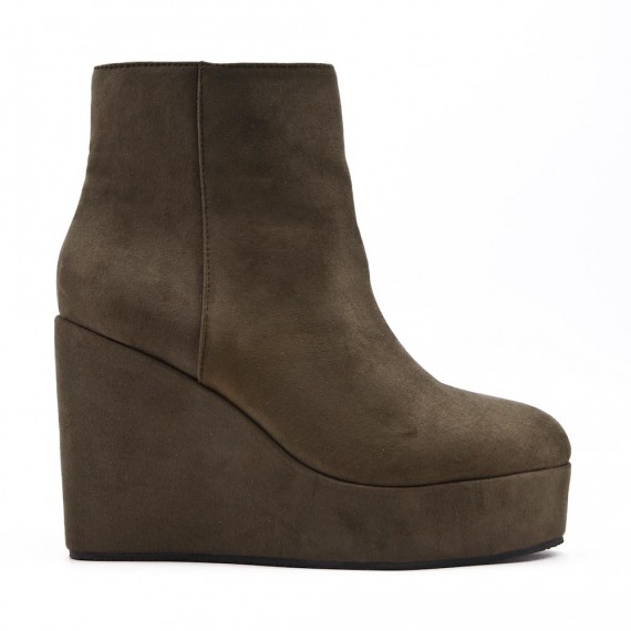 Ankle boot in faux suede