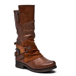 Boot in a mix of materials for fall and winter