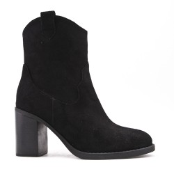 Ankle boot in faux suede