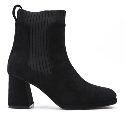 Ankle boot in a mix of materials for autumn and winter