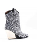 Ankle boot in a mix of materials 