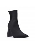 Ankle boot in a mix of materials for autumn and winter