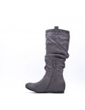 Boot in a mix of materials for fall and winter