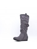 Boot in a mix of materials for fall and winter