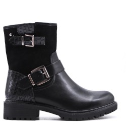  Flat ankle boot in a mix of materials For autumn and winter