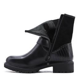  Flat ankle boot in a mix of materials For autumn and winter