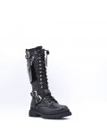 Boot in a mix of materials for fall and winter