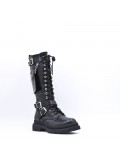 Bota en una mezcla de materiales para otoño e invierno.