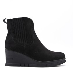 Ankle boot in faux suede