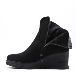 Ankle boot in faux suede