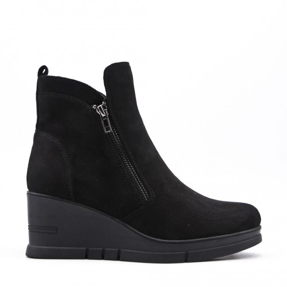 Ankle boot in faux suede