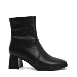 Ankle boot in a mix of materials for autumn and winter