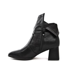 Ankle boot in a mix of materials for autumn and winter