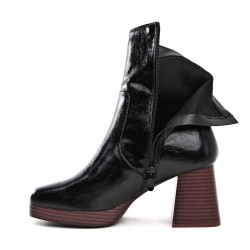 Ankle boot in a mix of materials for autumn and winter