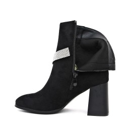 Ankle boot in a mix of materials for autumn and winter