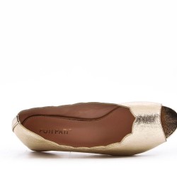 Sandalia de tacón bajo en mezcla de materiales para mujer