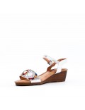 Women wedge sandal in faux leather 