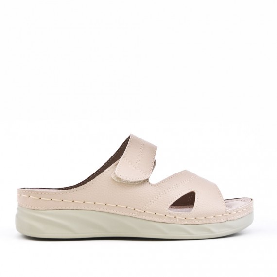 Comfort sandal in faux leather