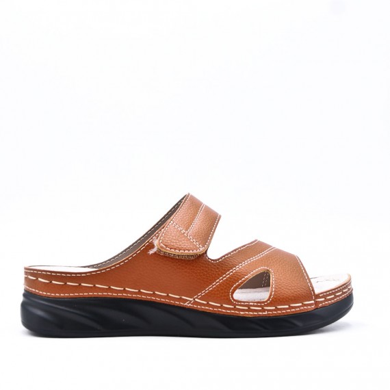 Comfort sandal in faux leather