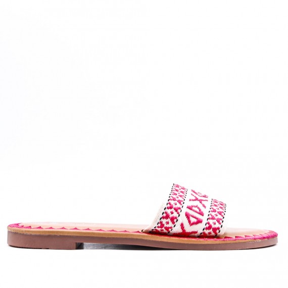 Women's flat slippers