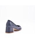 Leatherette pump with heels