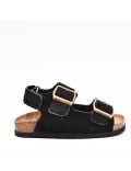 Child sandal with scratch