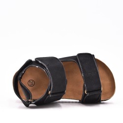 Child sandal with scratch