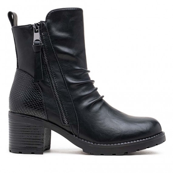 Ankle boot in a mix of materials for autumn and winter