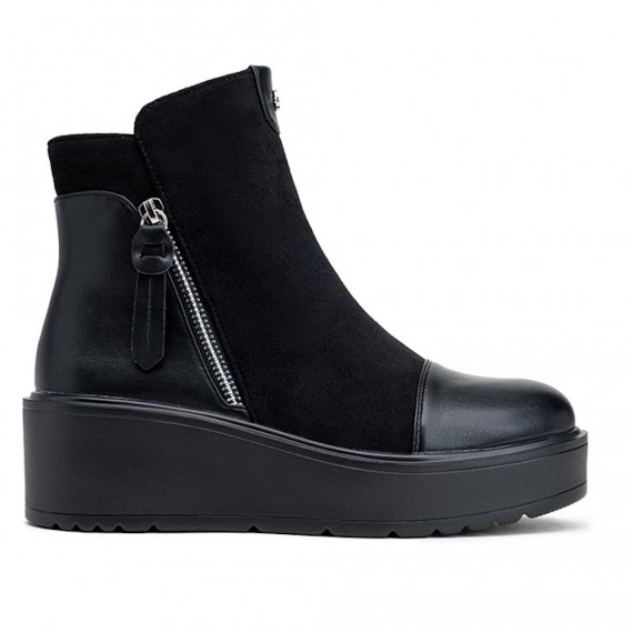 Ankle boot in a mix of materials for autumn and winter