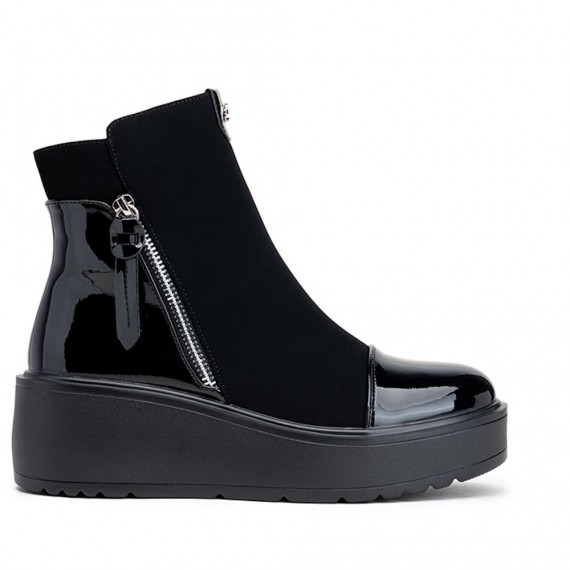 Ankle boot in a mix of materials for autumn and winter