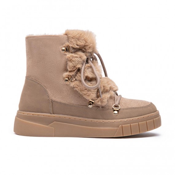 Ankle boot in a mix of materials for autumn and winter