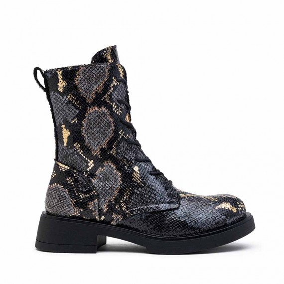 Ankle boot in a mix of materials for autumn and winter