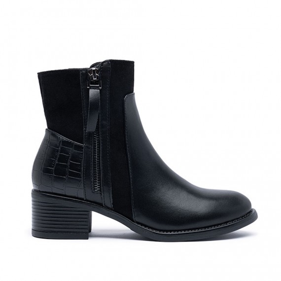 Ankle boot in a mix of materials for autumn and winter