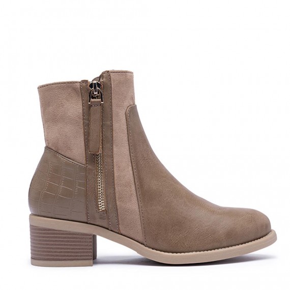Ankle boot in a mix of materials for autumn and winter