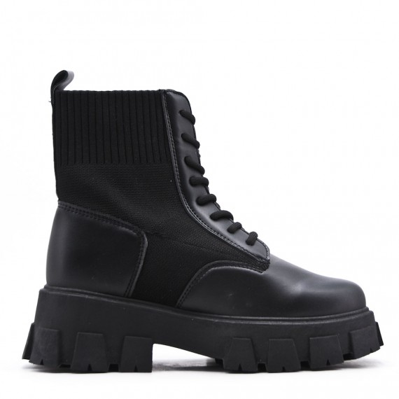 Ankle boot in a mix of materials for autumn and winter