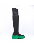Bota en una mezcla de materiales para otoño e invierno.