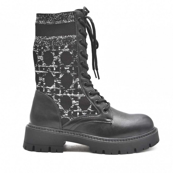 Ankle boot in a mix of materials for autumn and winter