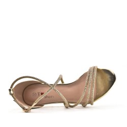 Pumps adorned with rhinestones