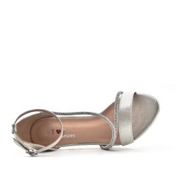 Pumps adorned with rhinestones