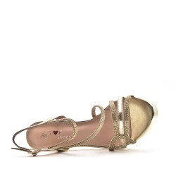 Pumps adorned with rhinestones