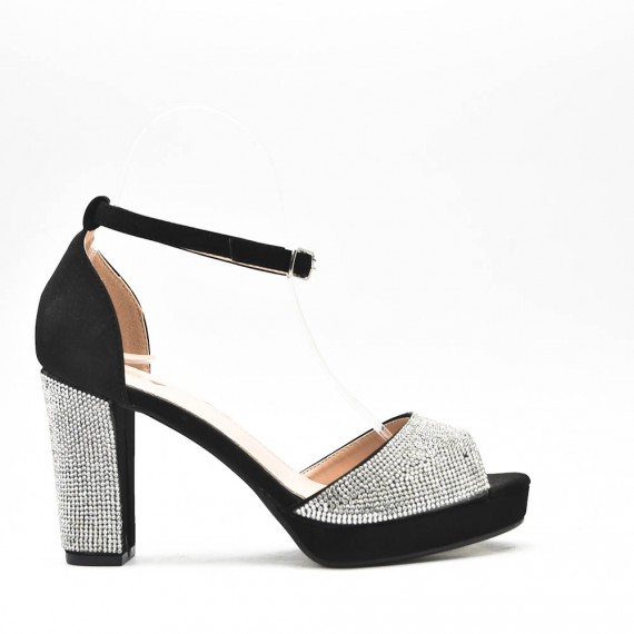 Zapatos de tacón adornados con pedrería