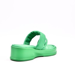 Sandalias planas en una mezcla de materiales para mujeres