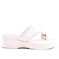 Sandalias planas en una mezcla de materiales para mujeres